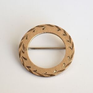 Vintage La Mode GF Gold Filled Brooch Pin Etched Open Circle Wreath 50s 60s